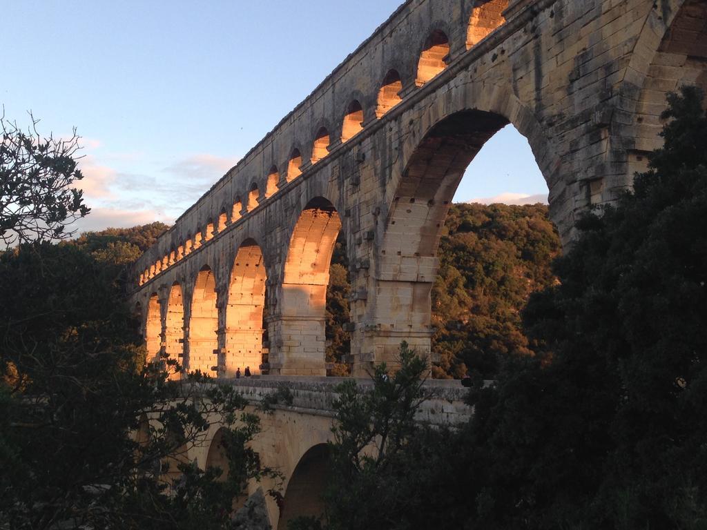 Le Cherche Midi, Entre Nimes, Le Pont Du Gard, Uzes, Arles Marguerittes Luaran gambar